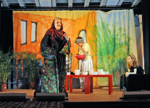 Akt I - "Nun, Muck, ist der Brei fertig?"